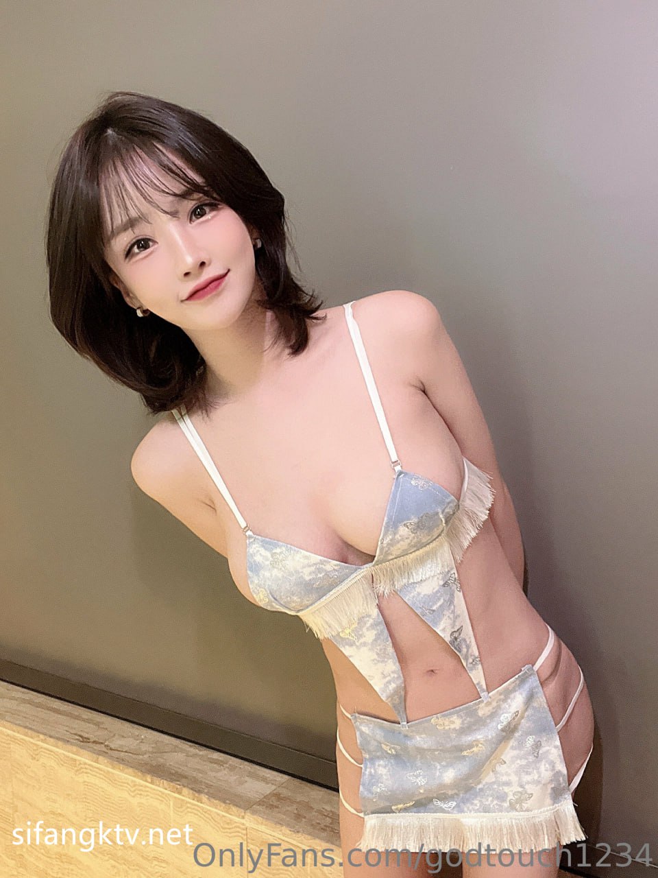 【2023_05_07】Han_Shanyue_tempting_night_vision_on_a_yacht❤️.m4v