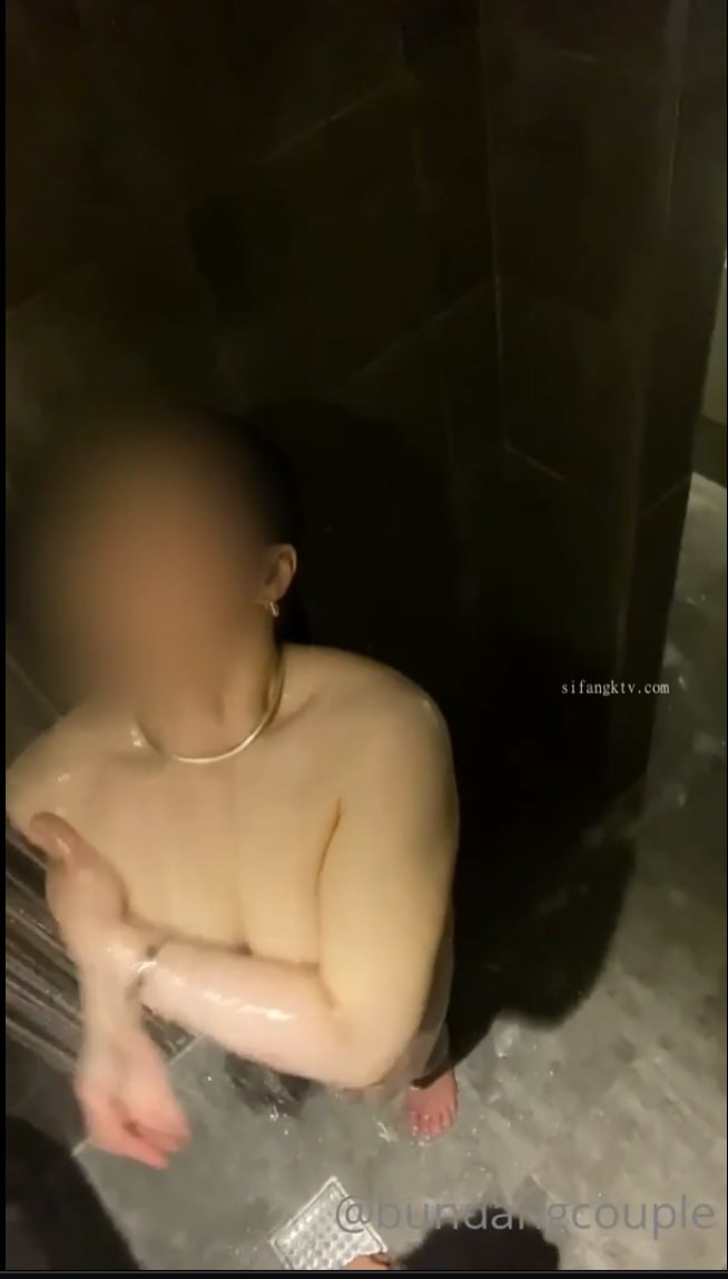 霸道太子之调教空少GV上海母狗初入圈纯操第一段