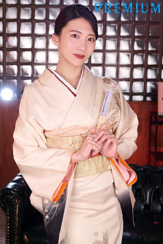 大屁股熟女Montse隔离时候出轨老公